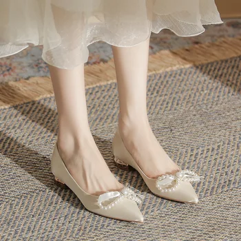 Сватбени обувки с остър пръсти 35-40, женски обувки на равна подметка, новост 2023 г., кайсиеви обувки за булки за ниска пета